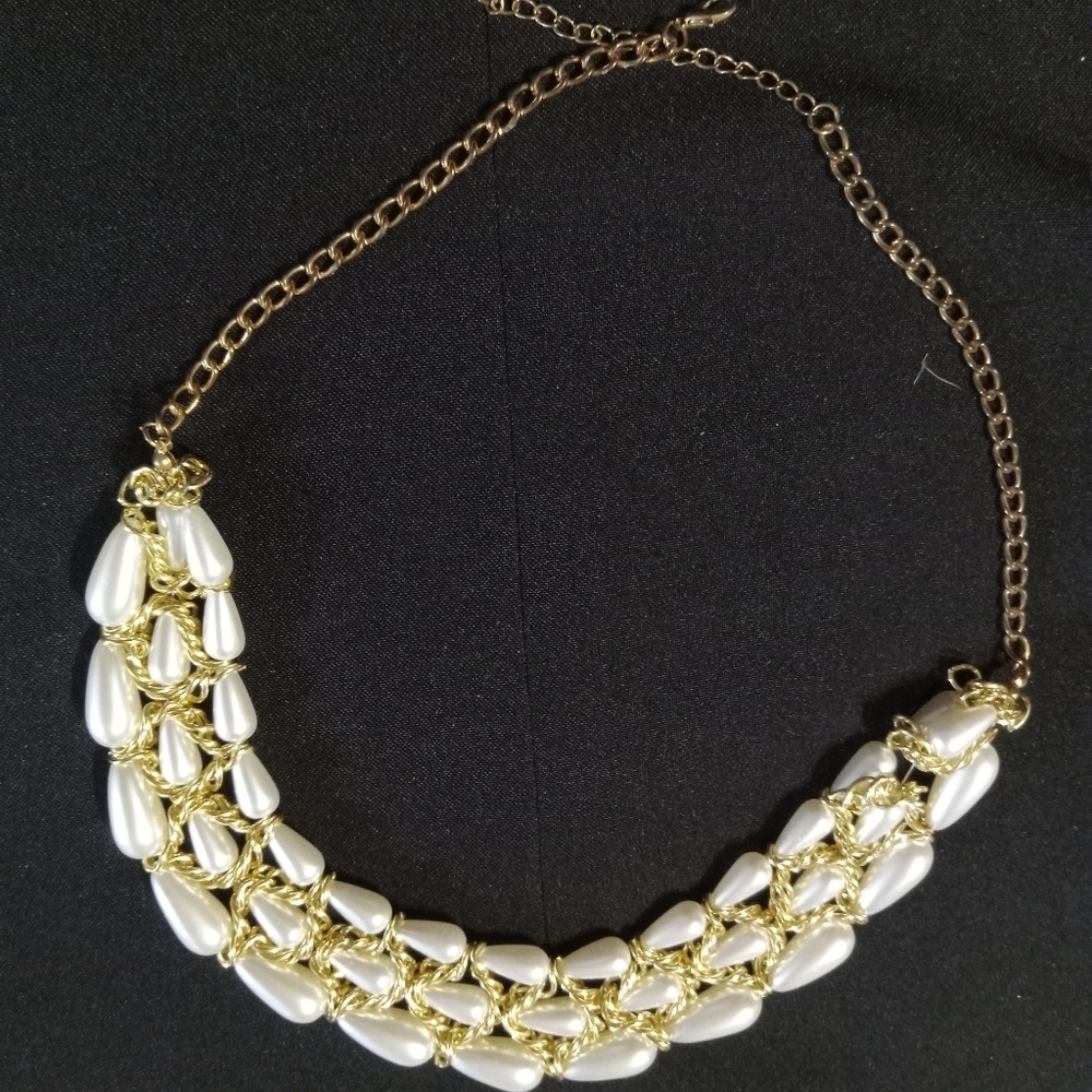 Three Strand Teardrop Pearl Necklace Gold Tone Adjustable 16–21 Inch - Picture 3 of 4